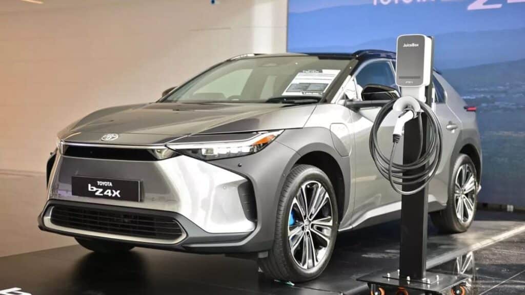 Toyota bZ4X SUV (2022) 