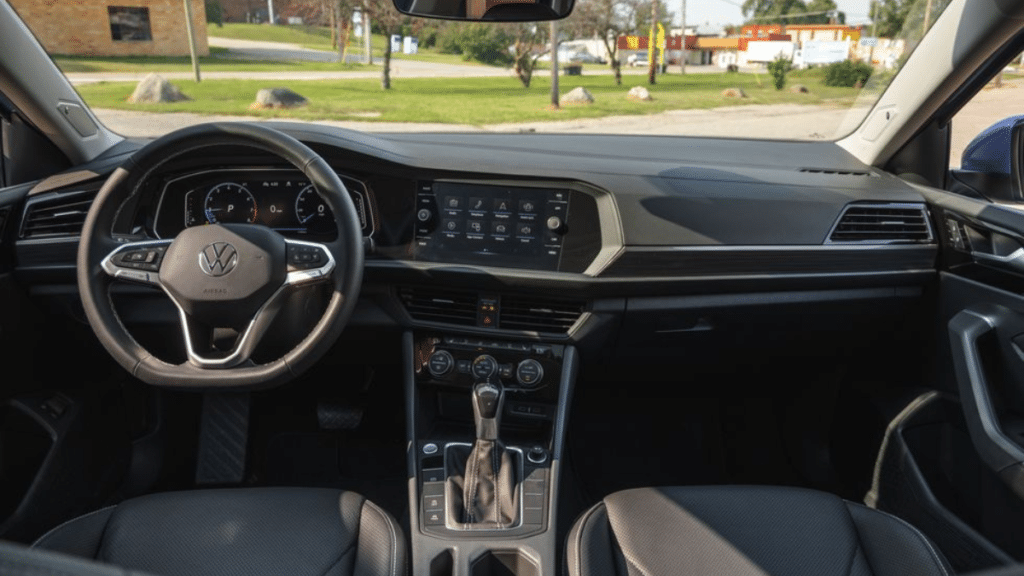 Volkswagen Jetta 2023: comfortable, efficient, and roomy